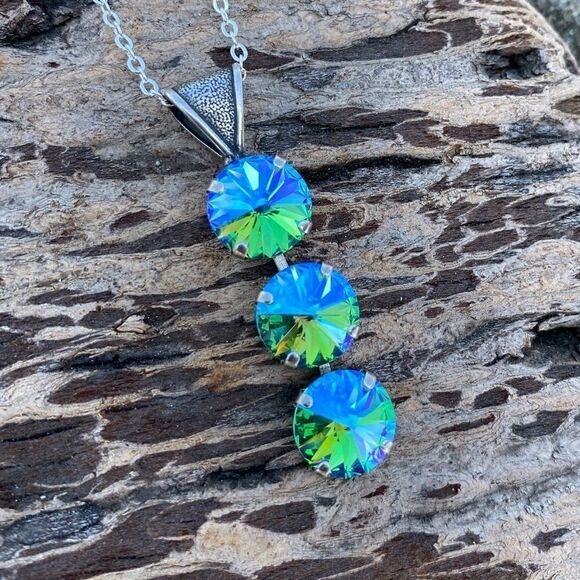 Handcrafted necklace with Swarovski crystal and chain - Picture 2 of 5